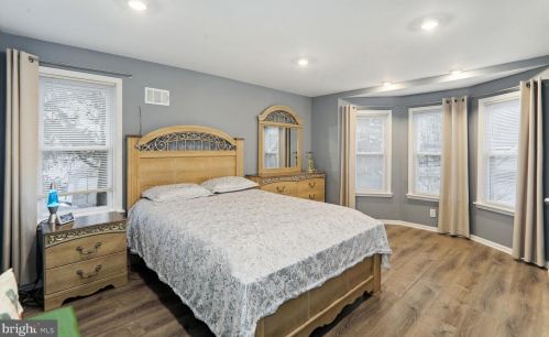 123 Maple Ave, West Deptford NJ  08093-1136 exterior