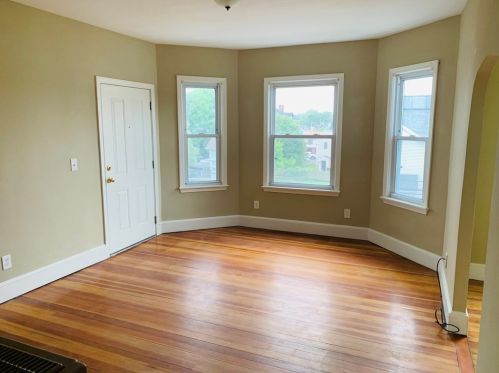 274 Cambridge St, Fall River MA 02721-2604 exterior