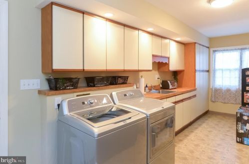 645 Kings Hwy, West Deptford NJ 08096-3129 exterior