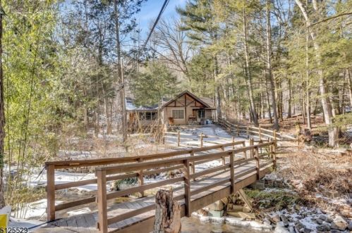 30 Colfax Dr, Skyline Lakes NJ  07456-1205 exterior