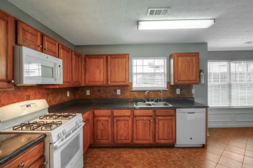 220 Baltimore Ave, Stockbridge GA 30281-2446 exterior