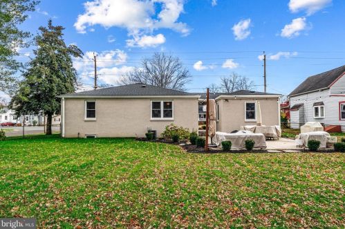 217 Colonial Ave, West Deptford NJ 08096-1011 exterior