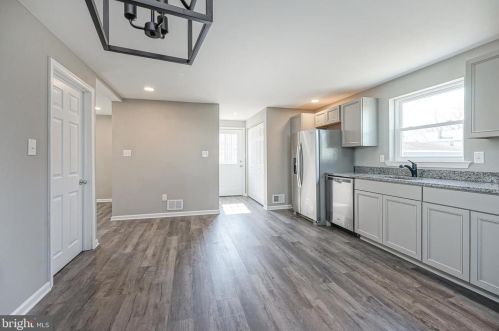 326 Billingsport Rd, West Deptford NJ 08066-2238 exterior