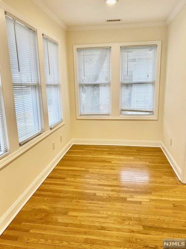 27 Milton St, Cresskill NJ  07626-2115 exterior