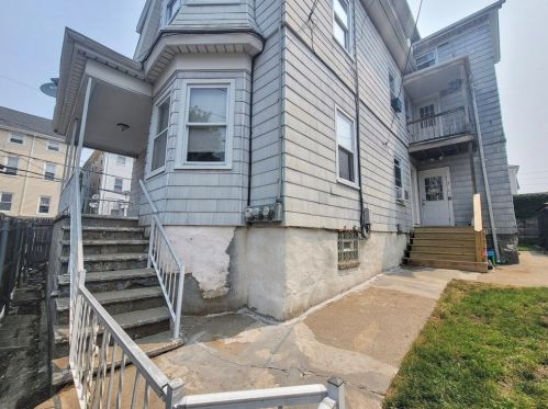 2 Barrett St, Fall River MA 02724-3302 exterior
