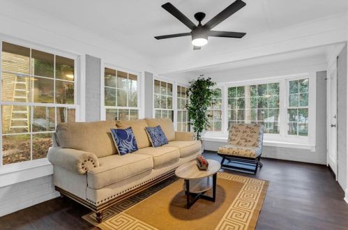 2022 Deren Way, Atlanta GA  30345-3710 exterior