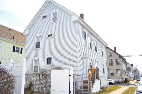 219 St, New Bedford MA 02740-4133 exterior