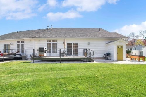 62 Mark Dr, Agawam, MA 01001-3678