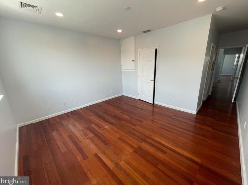 1239 6 St, Philadelphia PA 19140-4561 exterior