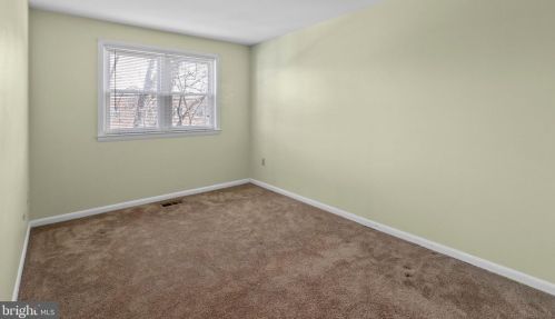 813 6 St, Philadelphia PA 19140-3327 exterior