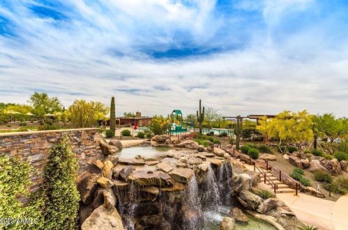 1751 Desperado Way, Phoenix AZ  85085-6330 exterior