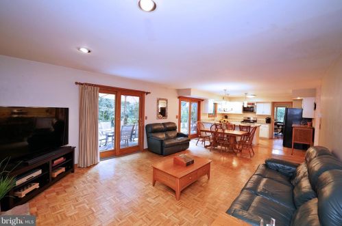 35 Woodlane Rd, Trenton NJ  08648-5543 exterior