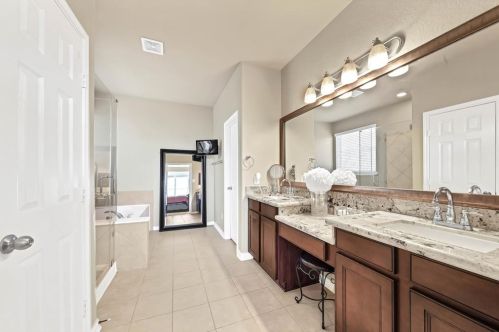 6303 Carnaby Ln, Richmond TX 77471-4588 exterior