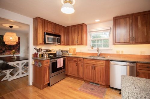 51 East St, South Hadley MA  01075-2115 exterior