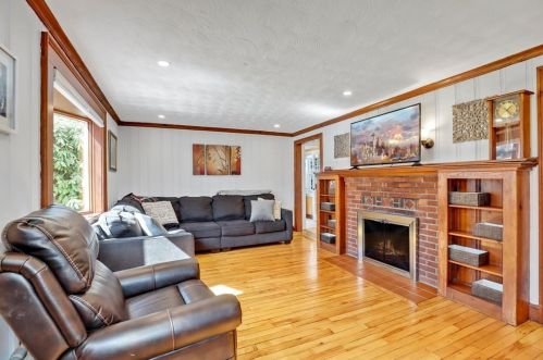 51 Rdg St, Arlington MA 02474-1706 exterior