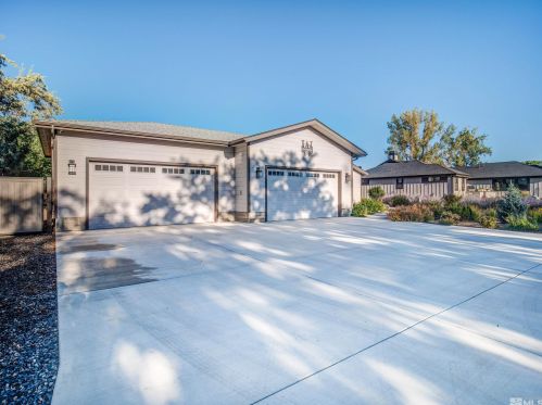 960 Fairway Dr, Gardnerville, NV 89460-8913