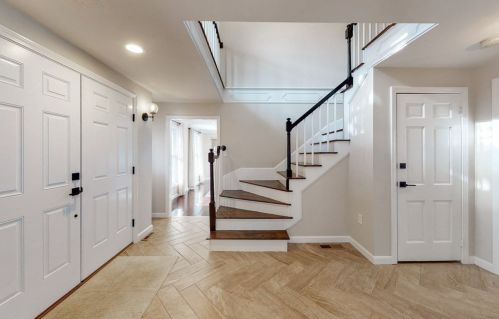 11 Colonial Dr, Shrewsbury MA  01545-1520 exterior