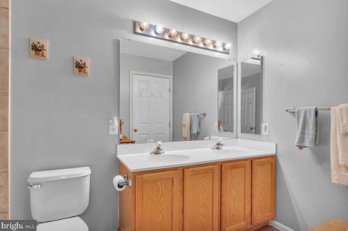 101 Cambridge Ct, West Deptford NJ 08096-6875 exterior