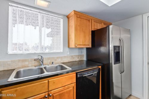 3222 Clinton St, Phoenix AZ 85028-3023 exterior