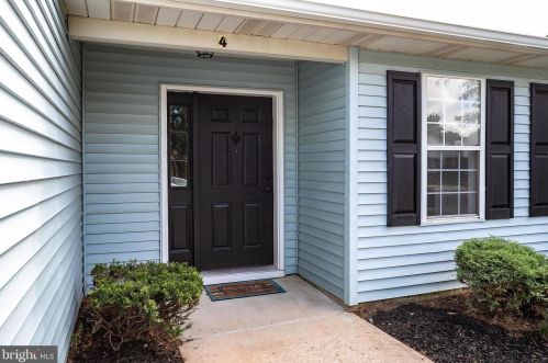 4 Willowwood Ct, Columbus NJ  08022-1025 exterior