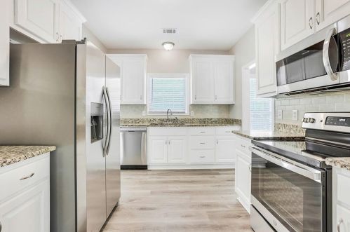 154 Windsor Cir, Stockbridge GA  30281-1864 exterior