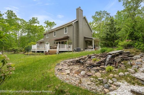 335 Veterans Hwy, Jackson Twp NJ 08527-2832 exterior