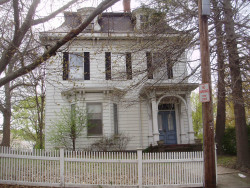 91 Park St, Newton, MA 02458-2041