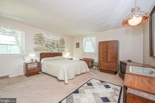 616 Chestnut Ave, West Deptford NJ 08097-1604 exterior