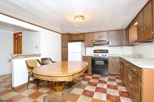 11 Van Rensselear St, Belleville NJ 07109-2911 exterior