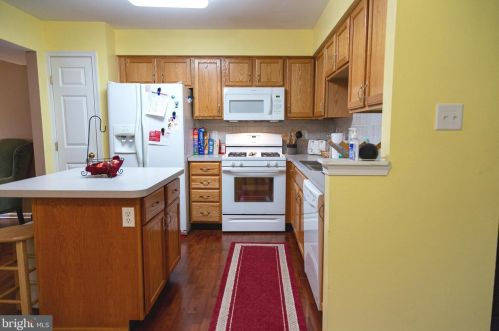 128 Mt Vernon Ct, West Deptford NJ 08096-6895 exterior