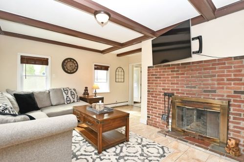 24 Prouty Ln, Worcester, MA 01602-2250