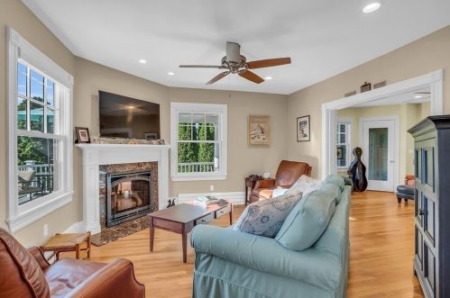 12 Baker Ave, Beverly MA 01915-3504 exterior