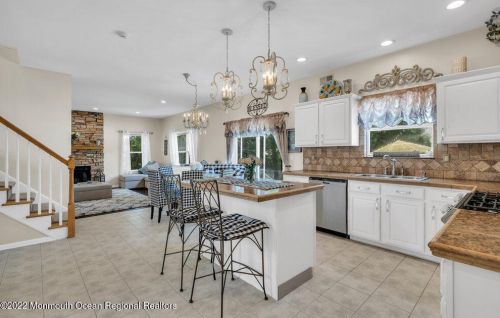 1 Highland Dr, Jackson Twp NJ 08527-1213 exterior