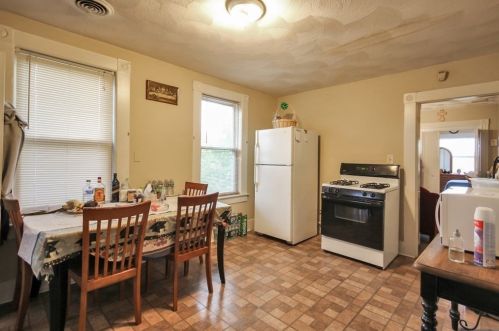 17 Pelham St, Methuen MA 01844-2017 exterior