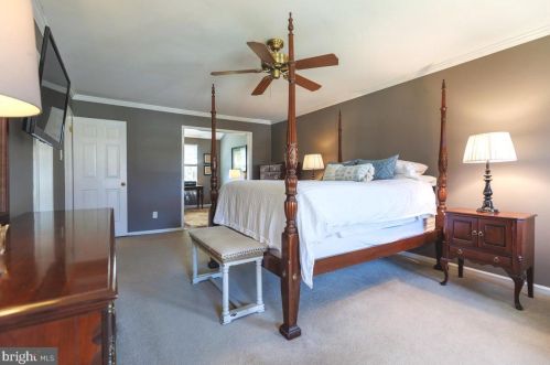 33 Winthrop Rd, Trenton NJ 08648-1557 exterior