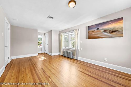 182 Pinckney Rd, Little Silver NJ 07739-1015 exterior