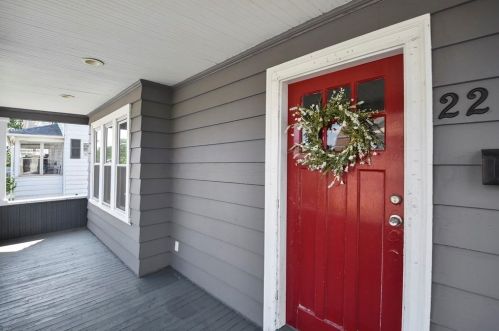 22 Loring St, Worcester, MA 01606-3530