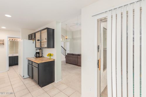 13451 47 Way, Phoenix AZ 85042-5318 exterior