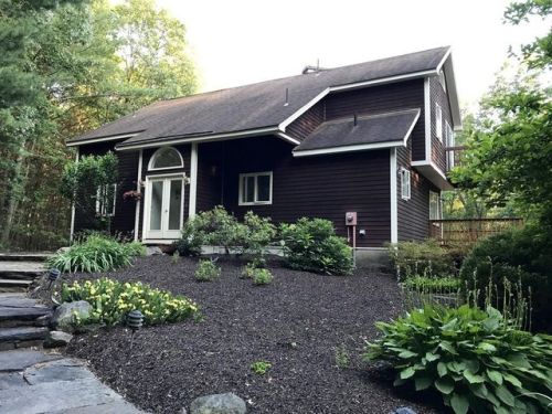 217 Shutesbury Rd, Amherst, MA 01002-1267