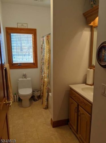 4 Dales Xing, Wantage NJ 07461-3229 exterior