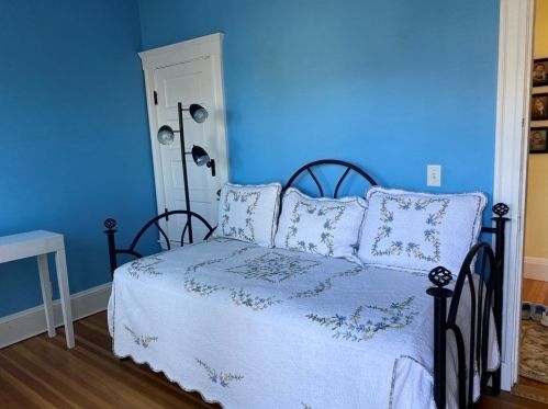 72 Everett St, Arlington MA 02474-6904 exterior