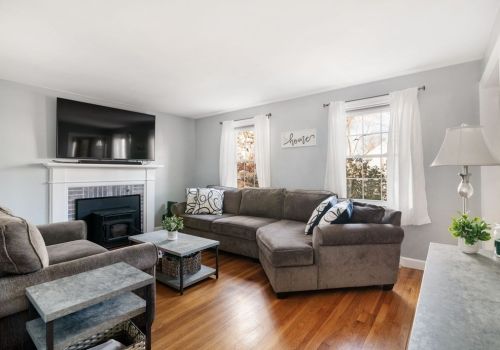 50 Hilldale Rd, Weymouth, MA 02190-1417