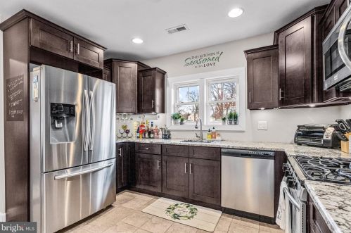 217 Colonial Ave, West Deptford NJ 08096-1011 exterior