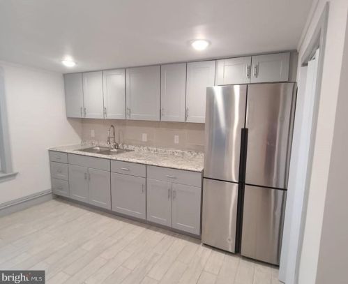 33 High St, West Deptford, NJ 08096-2301