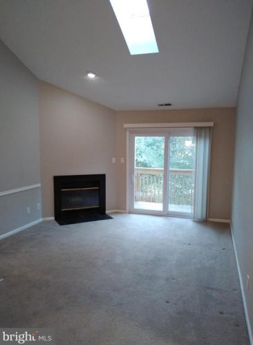 1097 Tristram Cir, West Deptford, NJ 08051-2225