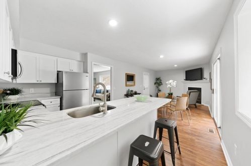 1 Brookdale Cir, Shrewsbury, MA 01545-5445