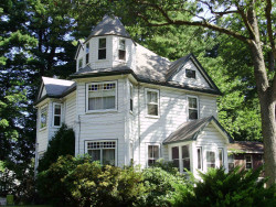 51 Warwick Rd, Newton, MA 02465-1723