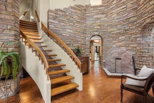 44 Sears Rd, Southborough MA 01772-1101 exterior