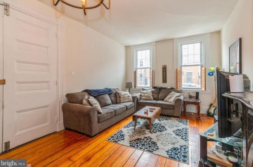 987 5th St, Philadelphia, PA 19147-4107