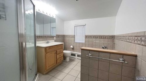 385 Stonetown Rd, Skyline Lakes NJ  07456-1308 exterior